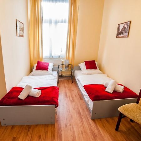 Lew Hostel 이노우로추프 외부 사진