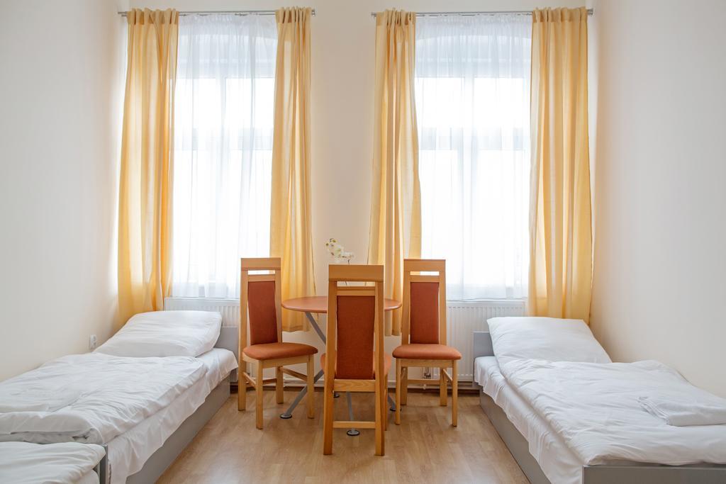 Lew Hostel 이노우로추프 객실 사진