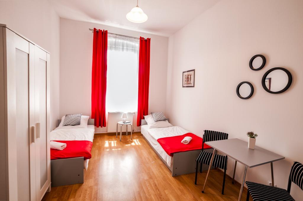 Lew Hostel 이노우로추프 외부 사진