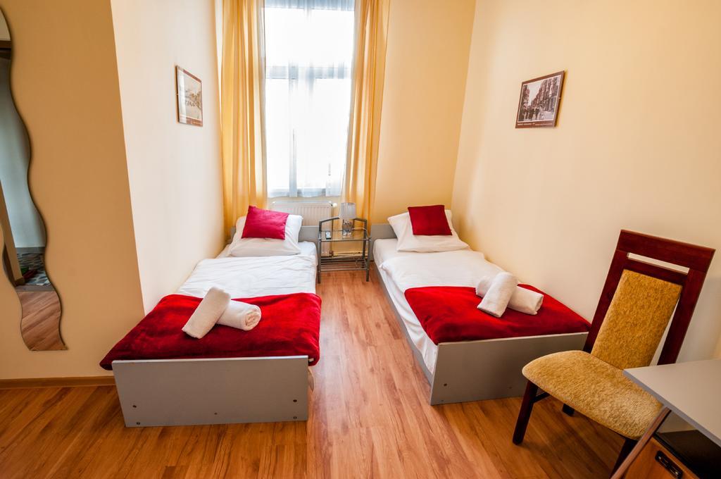 Lew Hostel 이노우로추프 외부 사진