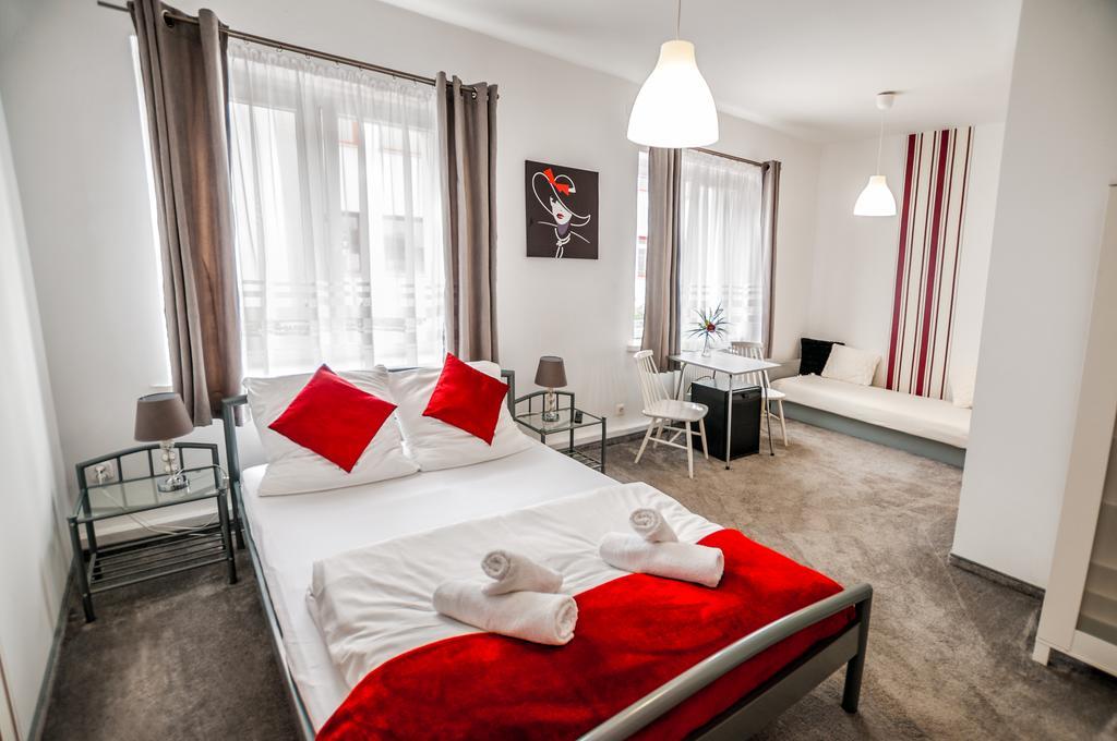 Lew Hostel 이노우로추프 외부 사진